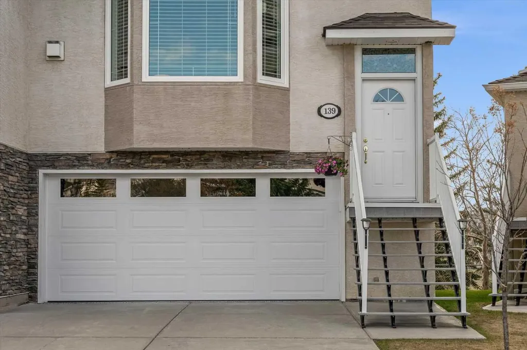 139 Country Hills Gardens NW Calgary AB T3K 5G1