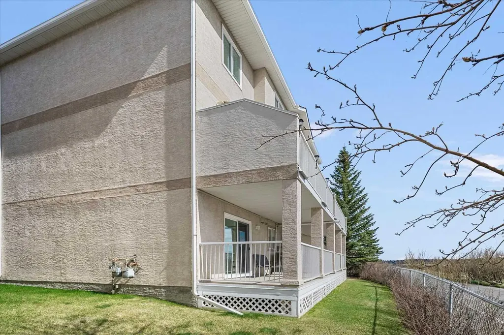 139 Country Hills Gardens NW Calgary AB T3K 5G1