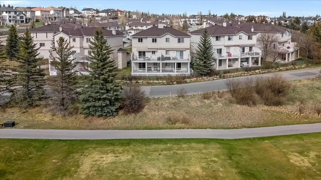 139 Country Hills Gardens NW Calgary AB T3K 5G1