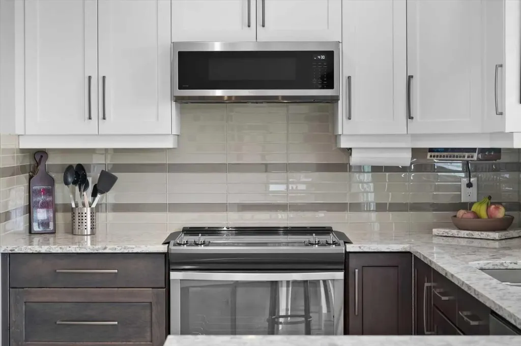 139 Country Hills Gardens NW Calgary AB T3K 5G1