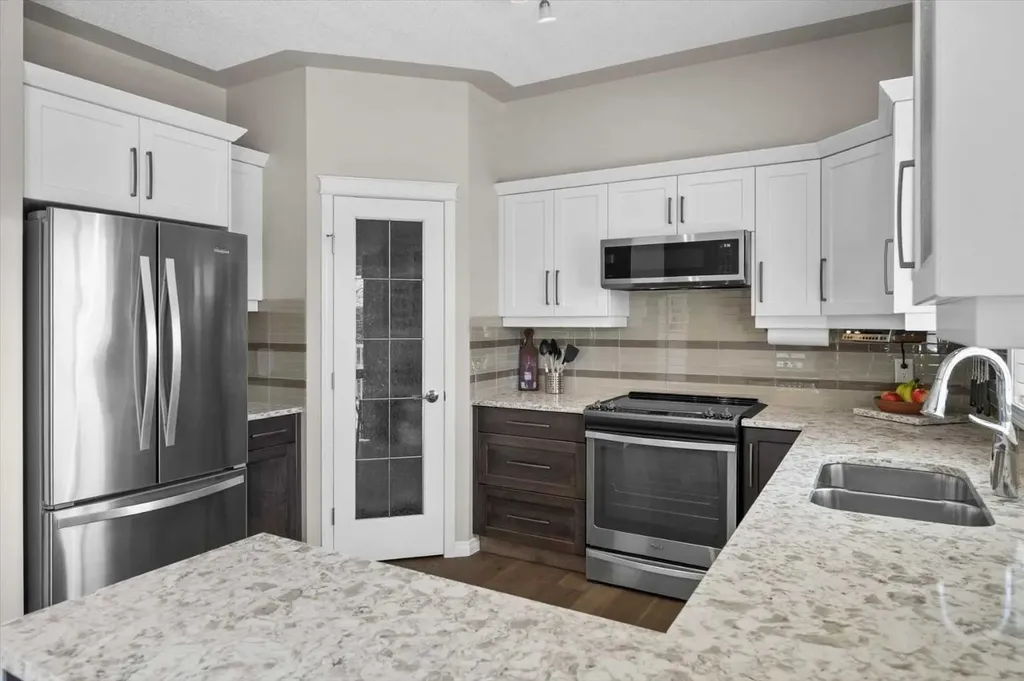 139 Country Hills Gardens NW Calgary AB T3K 5G1