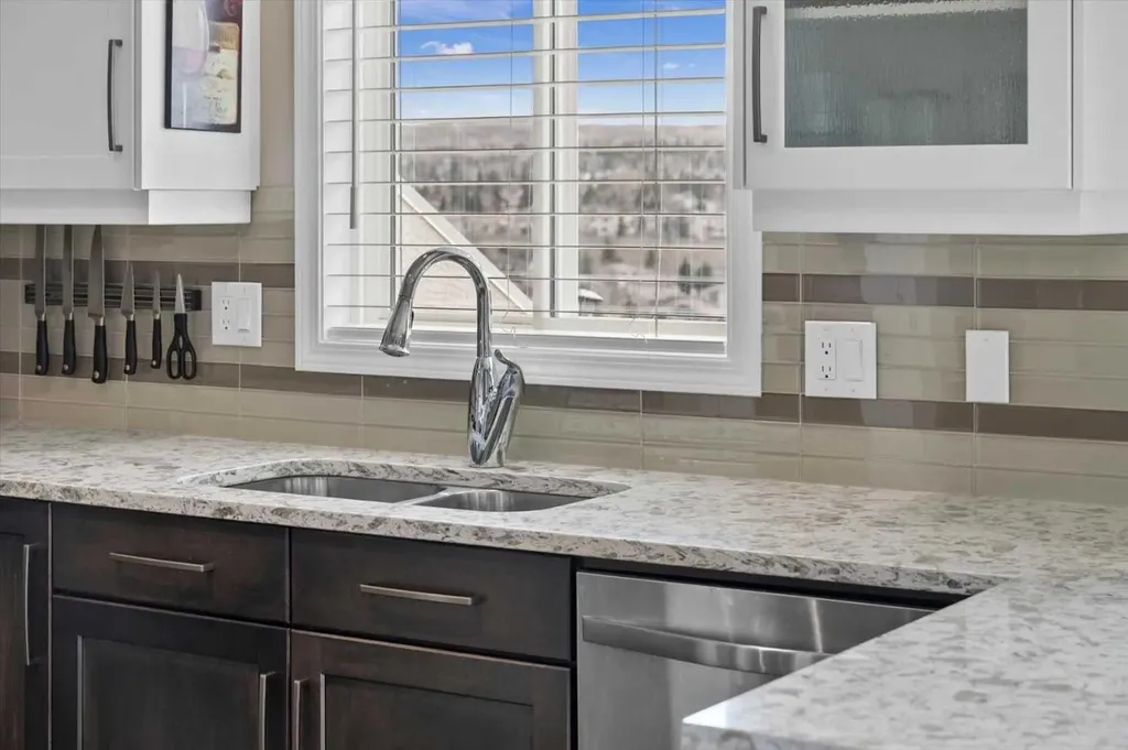 139 Country Hills Gardens NW Calgary AB T3K 5G1