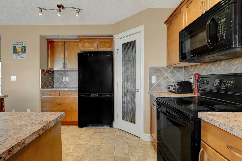 8633 102 Avenue Grande Prairie AB T8X 0B5