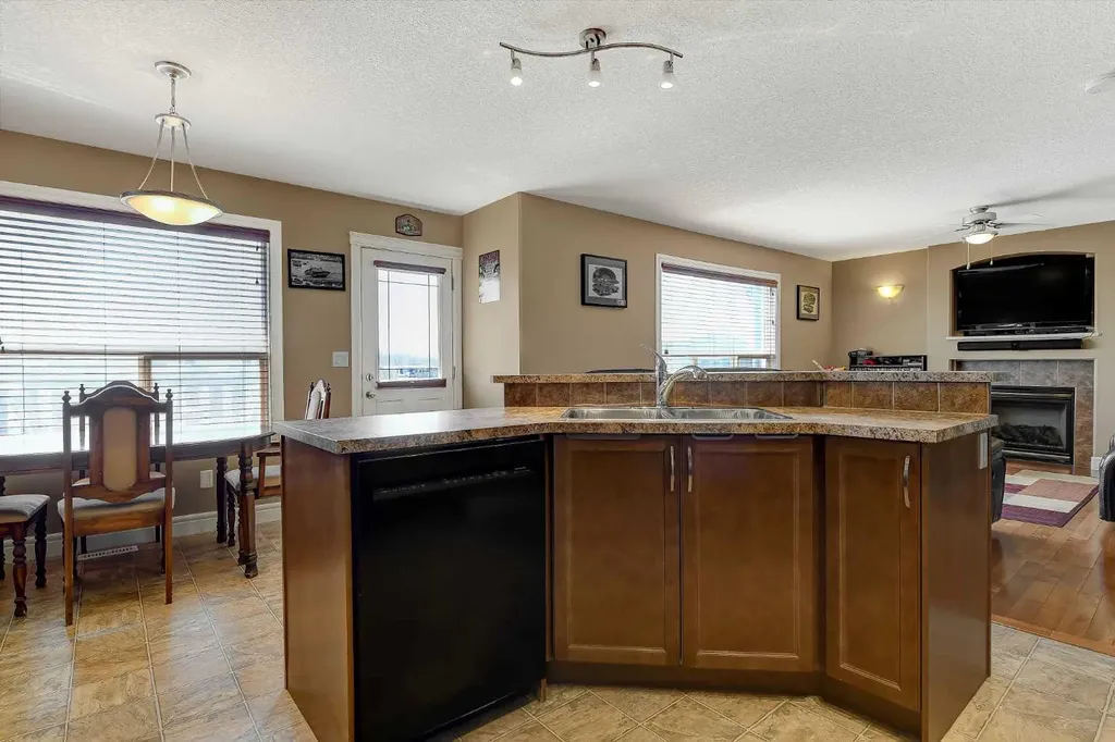 8633 102 Avenue Grande Prairie AB T8X 0B5