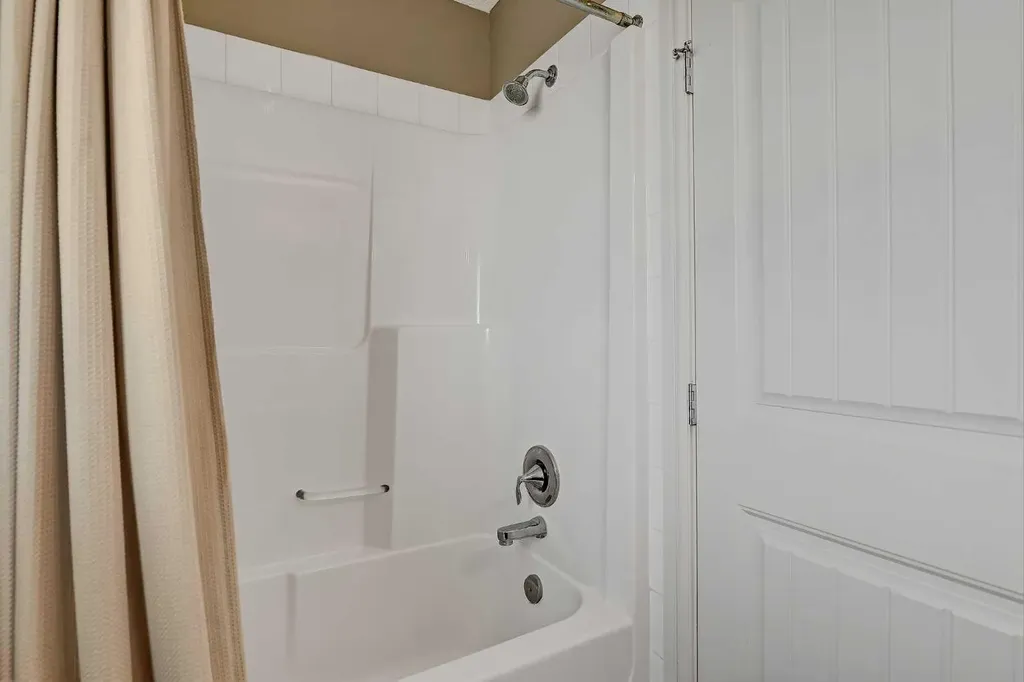 8633 102 Avenue Grande Prairie AB T8X 0B5