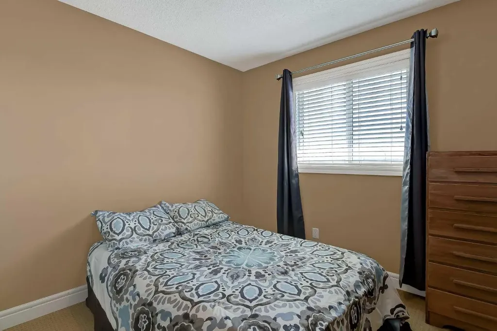 8633 102 Avenue Grande Prairie AB T8X 0B5