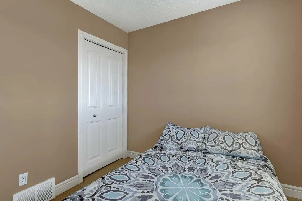 8633 102 Avenue Grande Prairie AB T8X 0B5