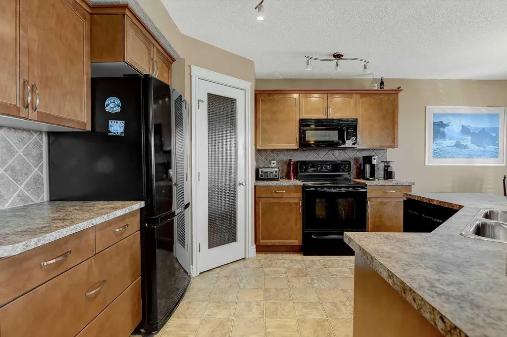8633 102 Avenue Grande Prairie AB T8X 0B5