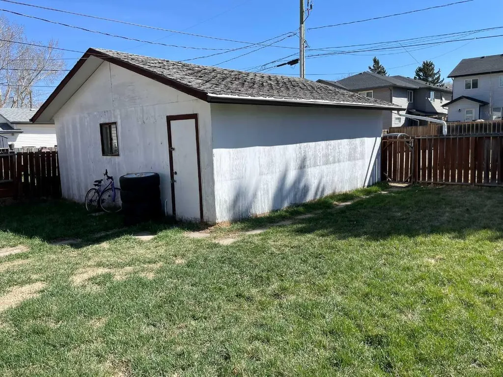3409 52 Avenue Red Deer AB T4N 4J3