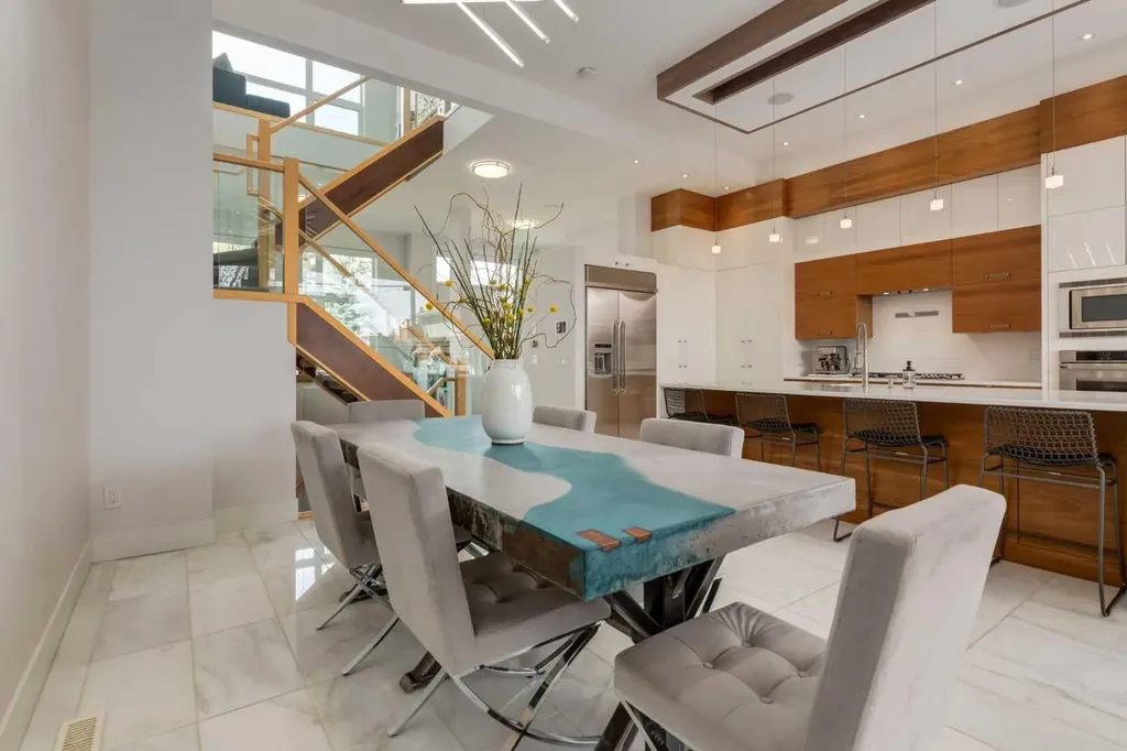 2210 Victoria Crescent NW Calgary AB T2M4E2