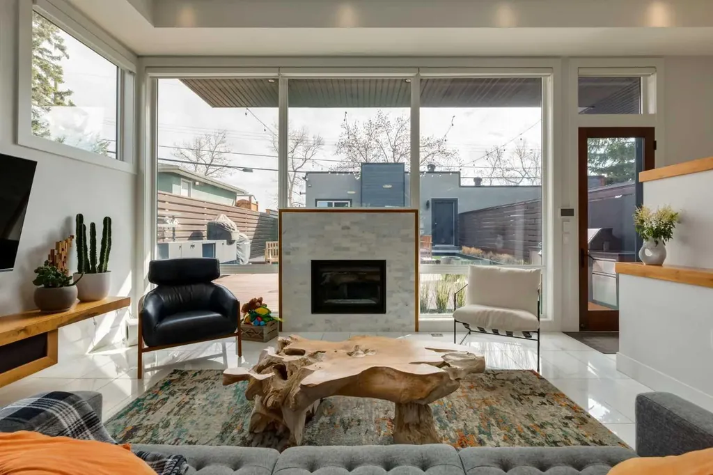 2210 Victoria Crescent NW Calgary AB T2M4E2