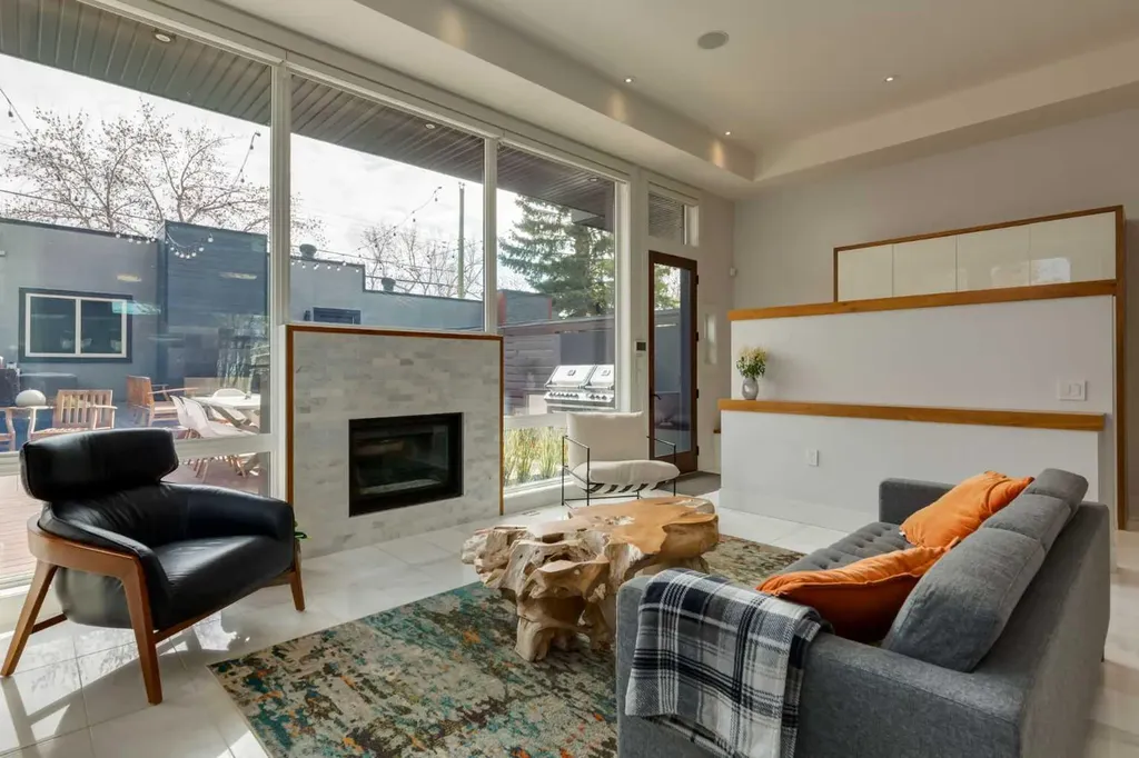 2210 Victoria Crescent NW Calgary AB T2M4E2