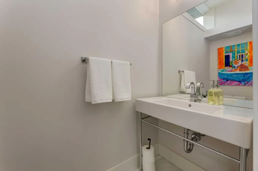 2210 Victoria Crescent NW Calgary AB T2M4E2