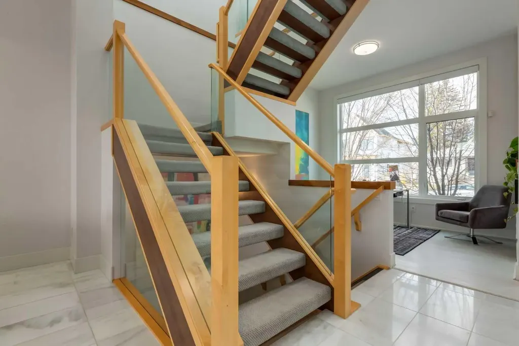2210 Victoria Crescent NW Calgary AB T2M4E2