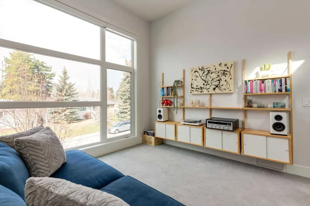 2210 Victoria Crescent NW Calgary AB T2M4E2