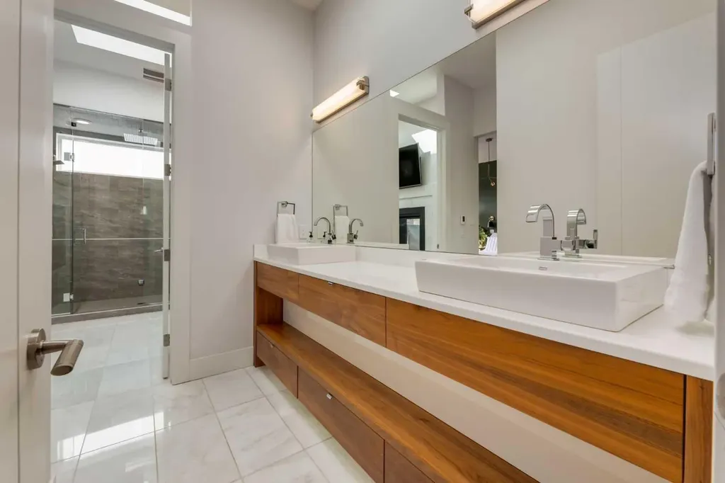 2210 Victoria Crescent NW Calgary AB T2M4E2