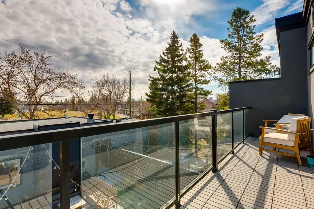 2210 Victoria Crescent NW Calgary AB T2M4E2