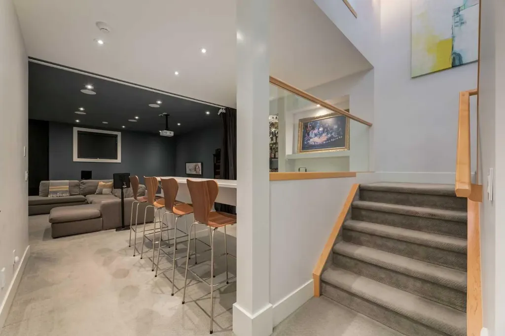 2210 Victoria Crescent NW Calgary AB T2M4E2
