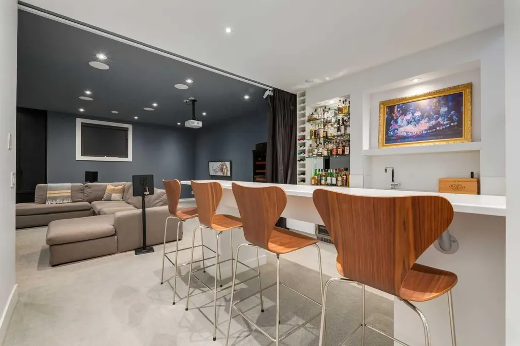 2210 Victoria Crescent NW Calgary AB T2M4E2