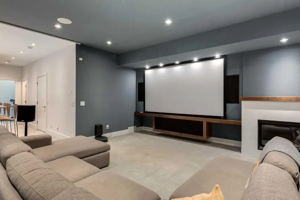 2210 Victoria Crescent NW Calgary AB T2M4E2