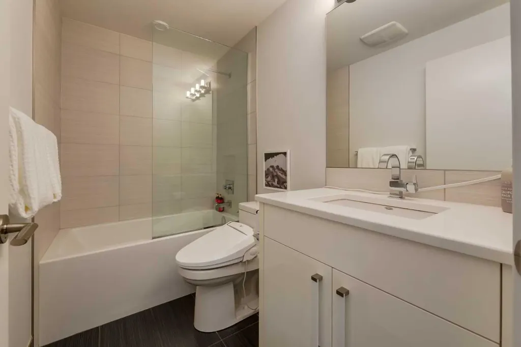 2210 Victoria Crescent NW Calgary AB T2M4E2