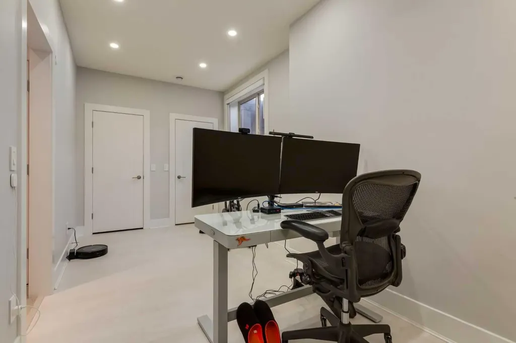 2210 Victoria Crescent NW Calgary AB T2M4E2