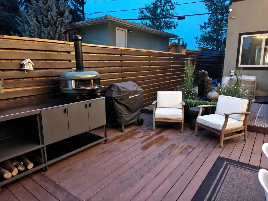 2210 Victoria Crescent NW Calgary AB T2M4E2