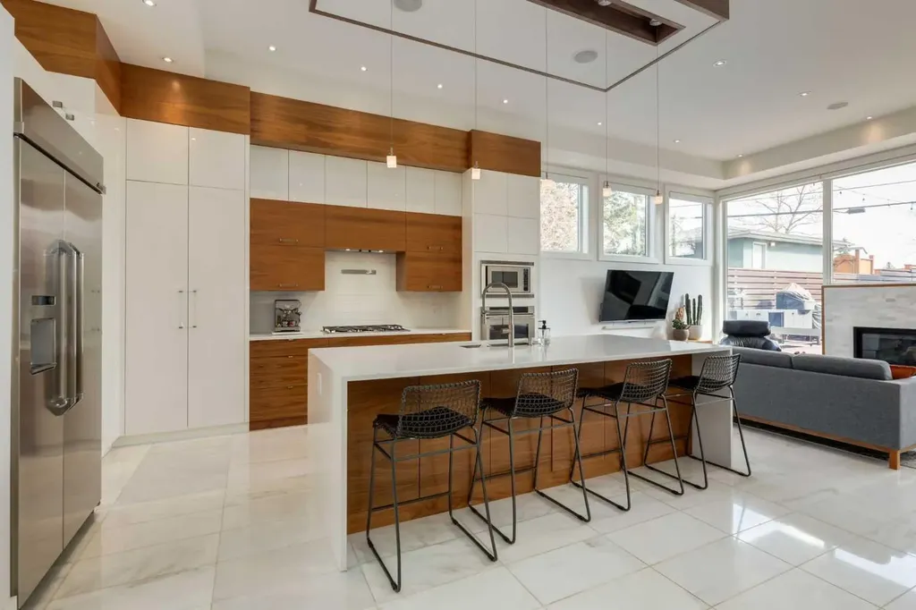 2210 Victoria Crescent NW Calgary AB T2M4E2