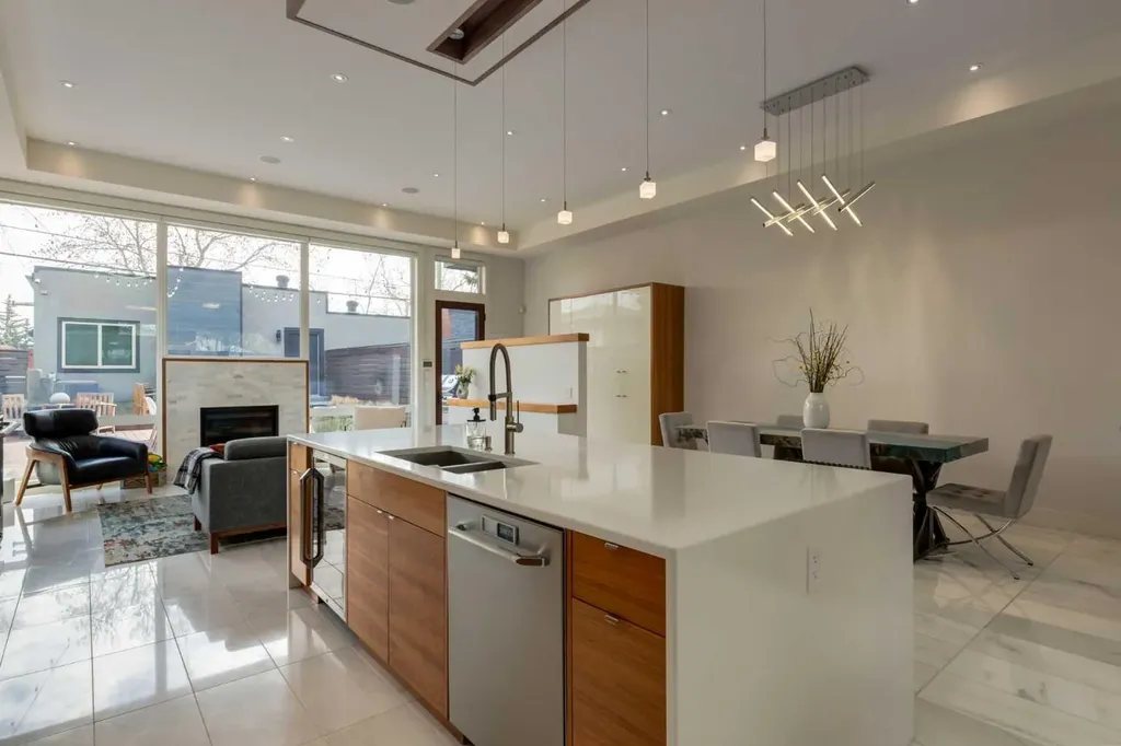 2210 Victoria Crescent NW Calgary AB T2M4E2