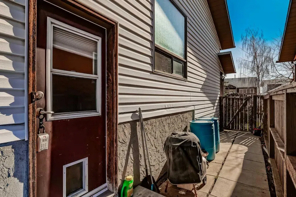 13 Taraglen Road NE Calgary AB T3J 2N7