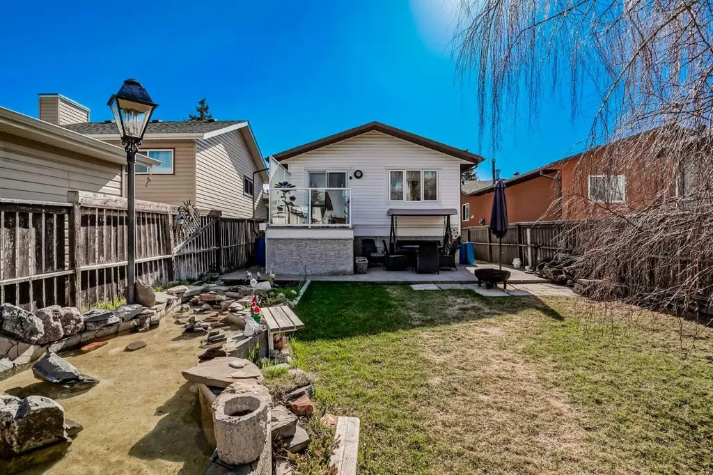 13 Taraglen Road NE Calgary AB T3J 2N7