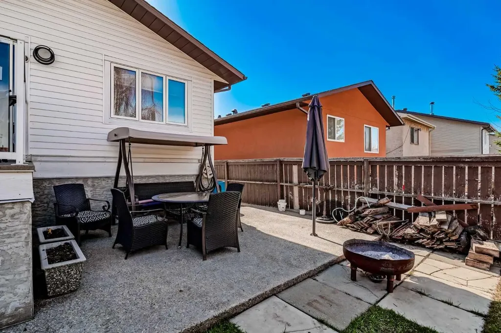 13 Taraglen Road NE Calgary AB T3J 2N7