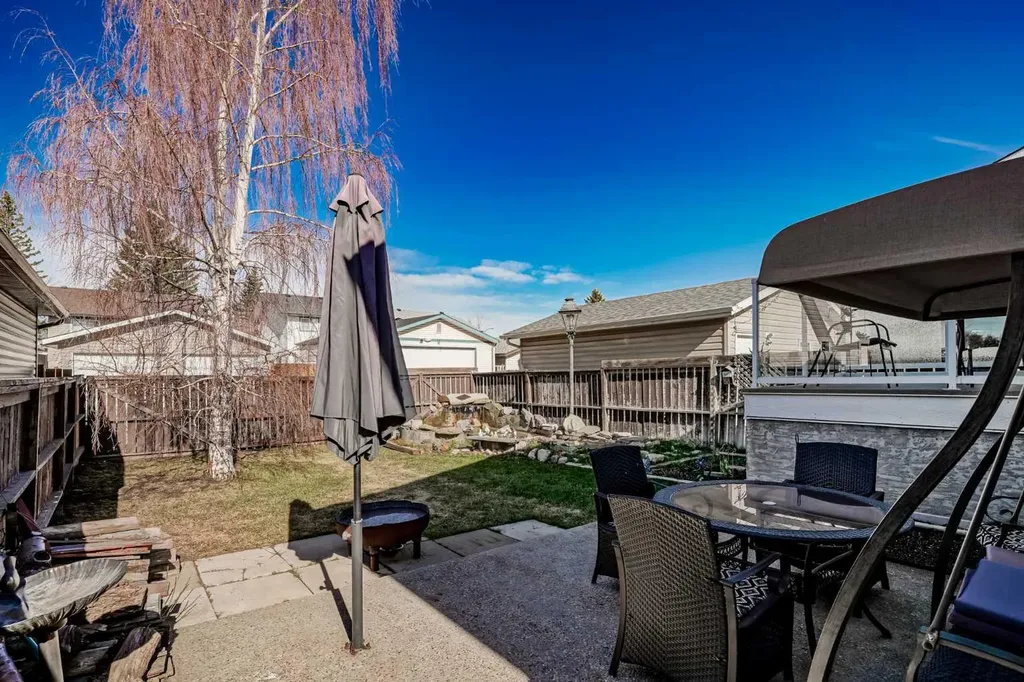 13 Taraglen Road NE Calgary AB T3J 2N7