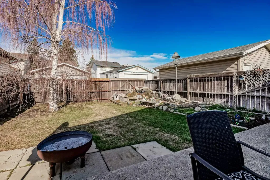 13 Taraglen Road NE Calgary AB T3J 2N7