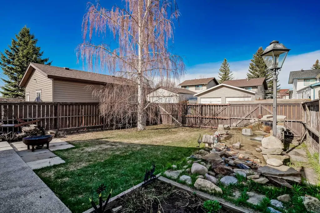 13 Taraglen Road NE Calgary AB T3J 2N7