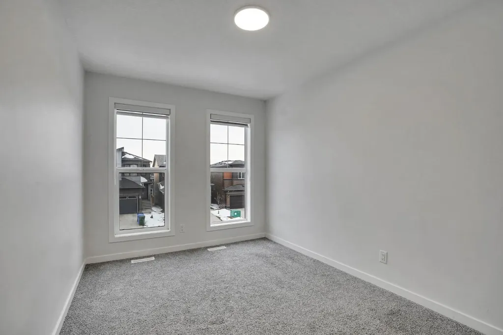 274 Lucas Place NW Calgary AB T3P 1Z3