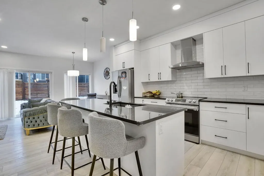 274 Lucas Place NW Calgary AB T3P 1Z3
