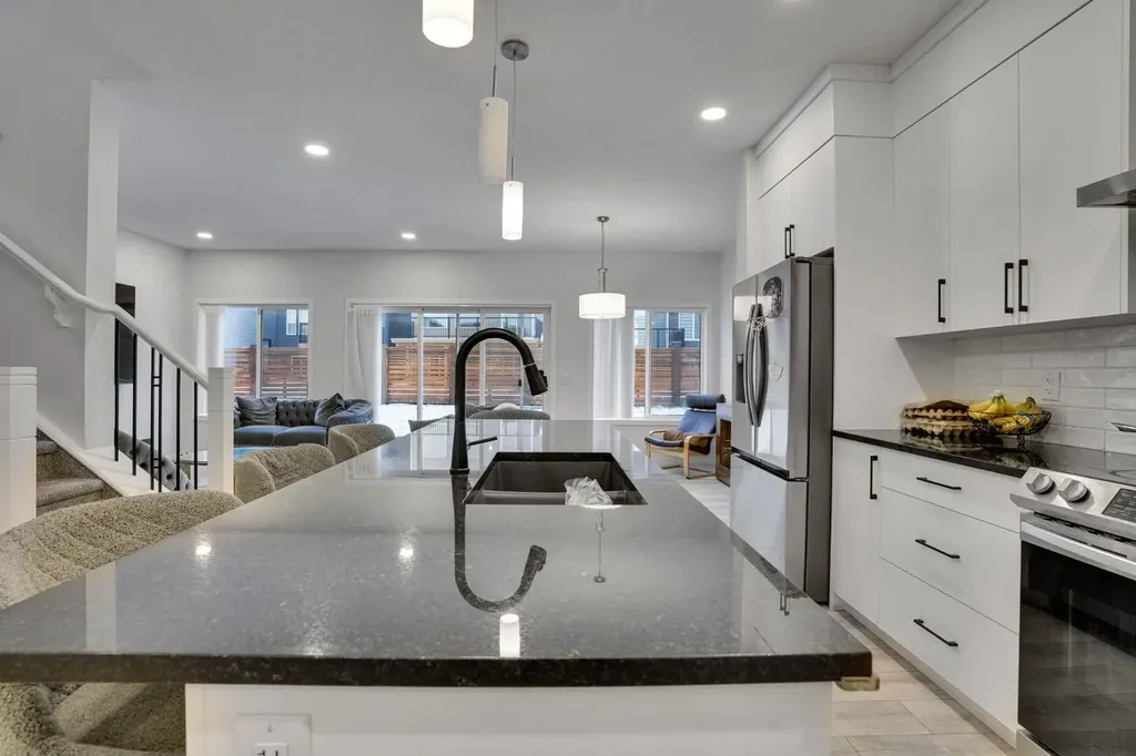 274 Lucas Place NW Calgary AB T3P 1Z3