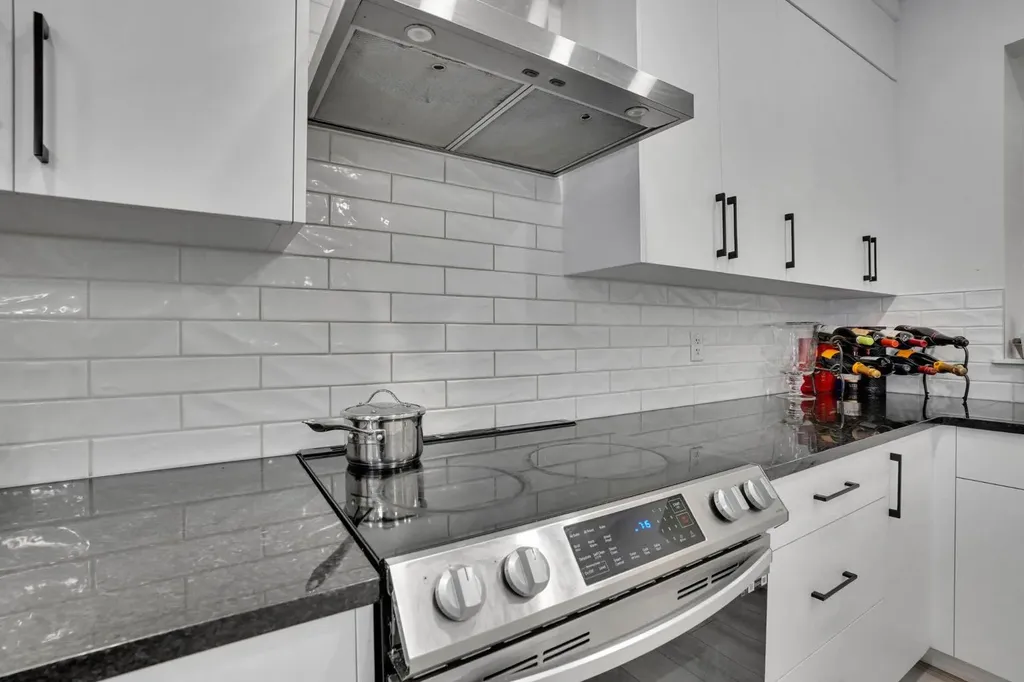 274 Lucas Place NW Calgary AB T3P 1Z3
