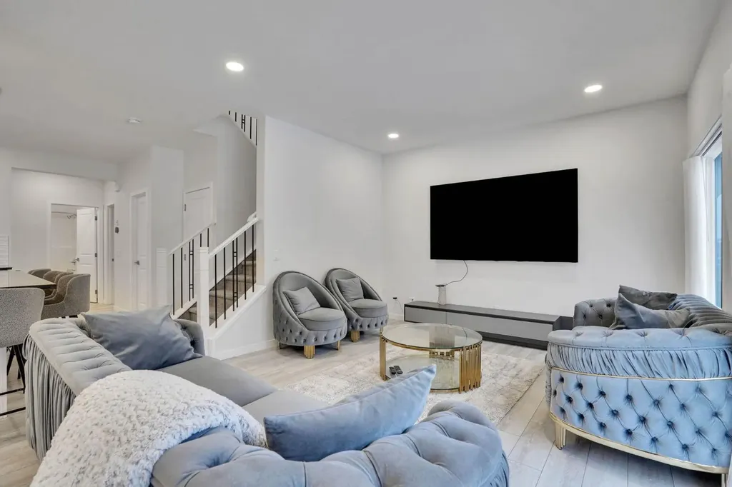 274 Lucas Place NW Calgary AB T3P 1Z3