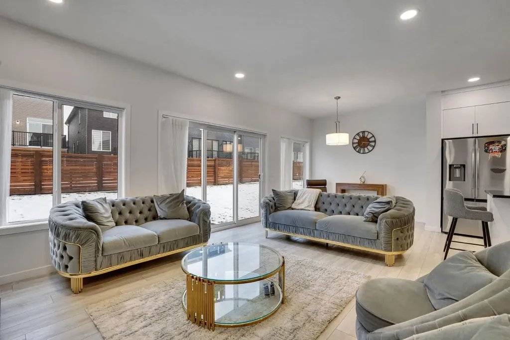 274 Lucas Place NW Calgary AB T3P 1Z3