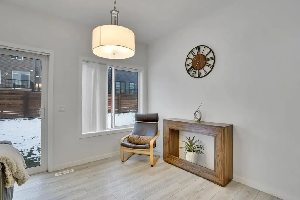 274 Lucas Place NW Calgary AB T3P 1Z3