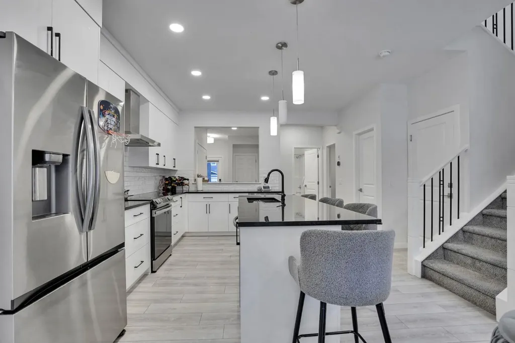 274 Lucas Place NW Calgary AB T3P 1Z3
