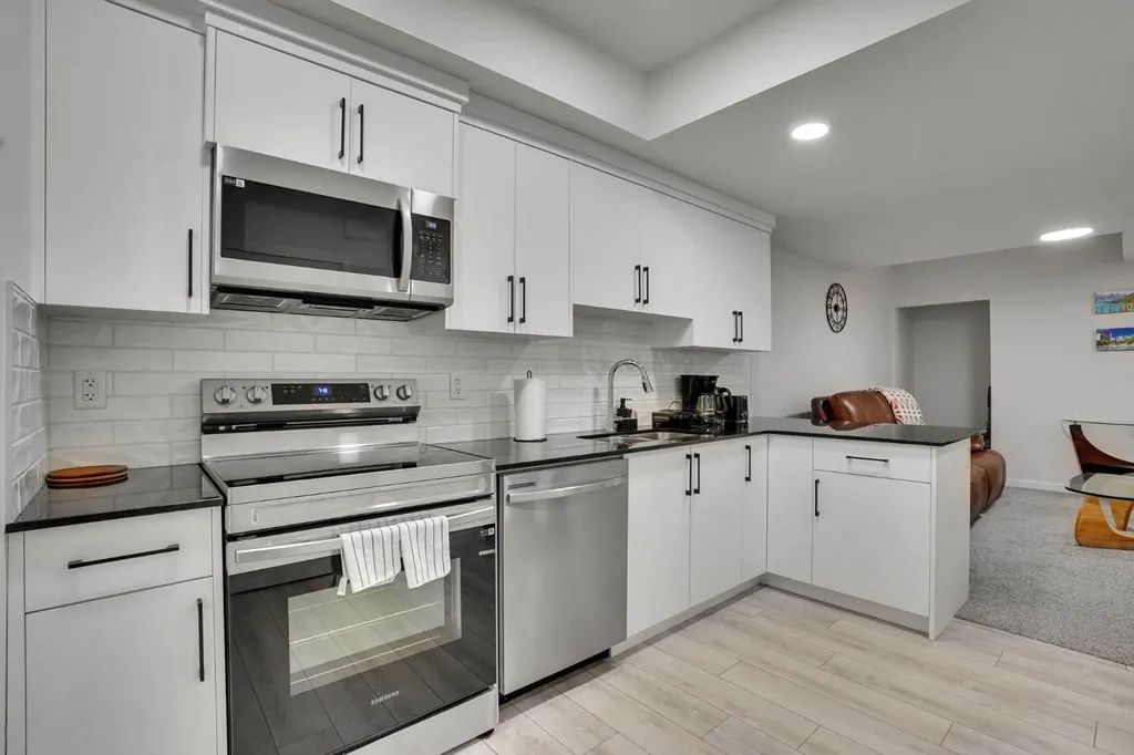 274 Lucas Place NW Calgary AB T3P 1Z3