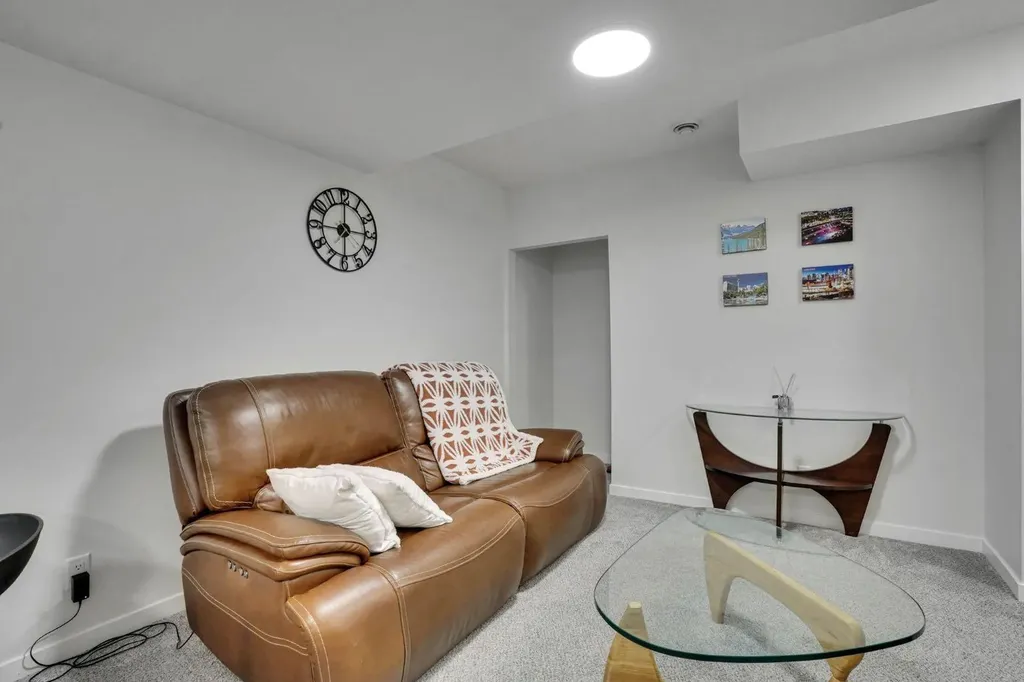 274 Lucas Place NW Calgary AB T3P 1Z3