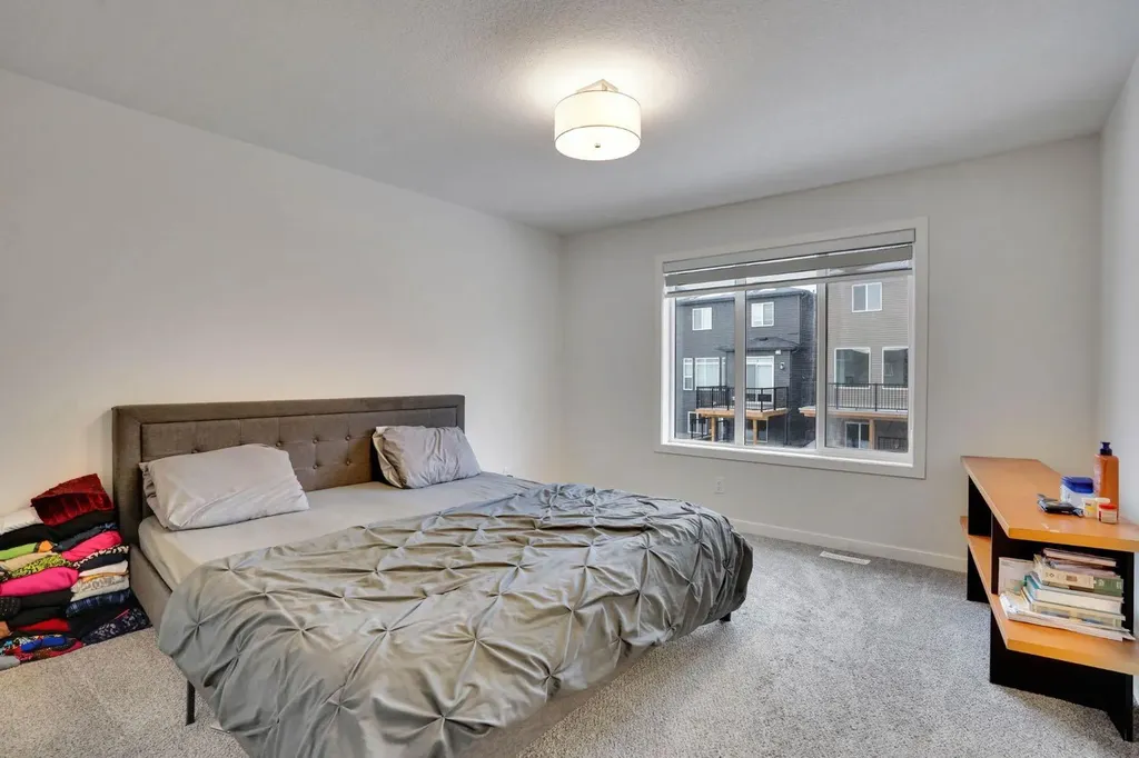 274 Lucas Place NW Calgary AB T3P 1Z3
