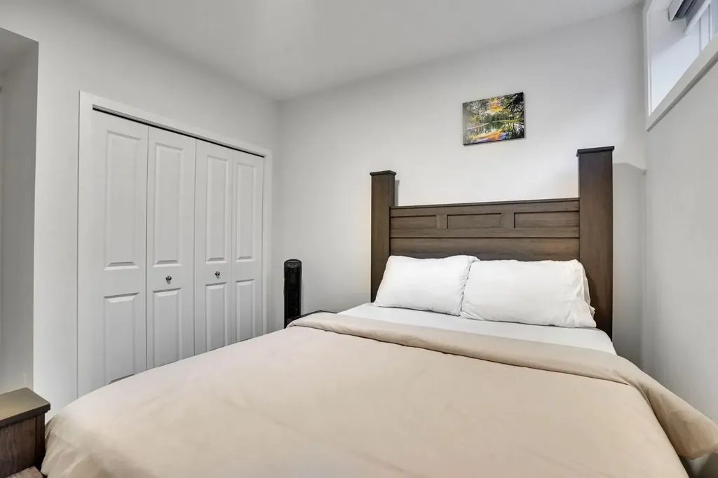 274 Lucas Place NW Calgary AB T3P 1Z3