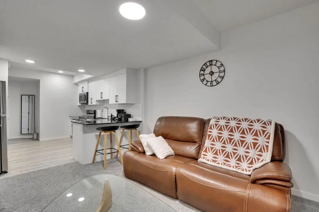 274 Lucas Place NW Calgary AB T3P 1Z3
