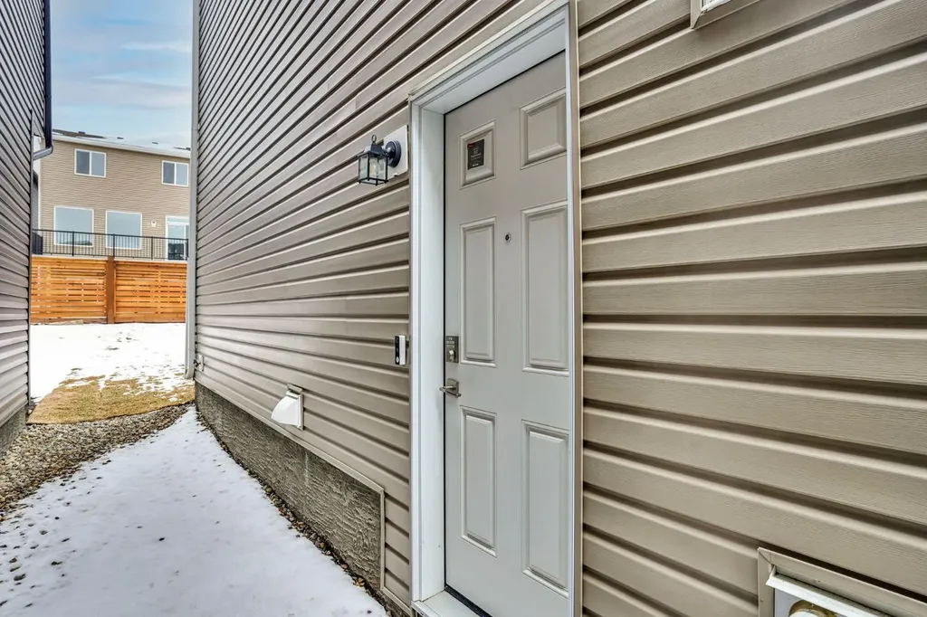 274 Lucas Place NW Calgary AB T3P 1Z3