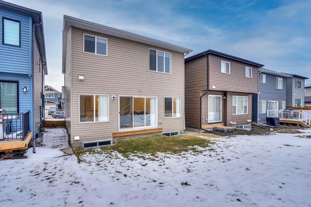 274 Lucas Place NW Calgary AB T3P 1Z3